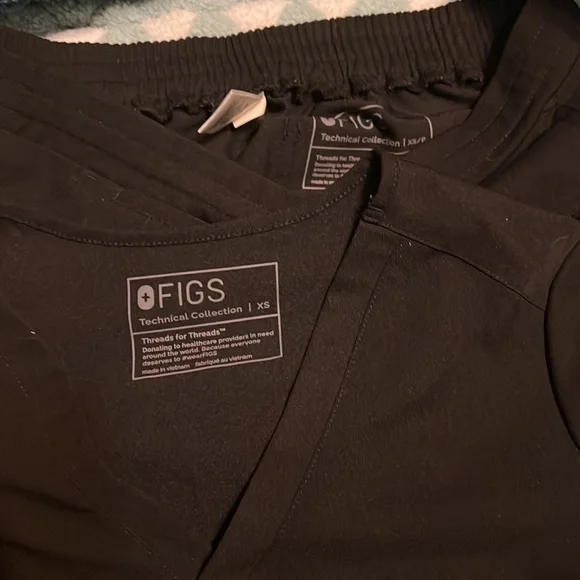 NWOT XS FIGS black scrub set - Picture 4 of 4